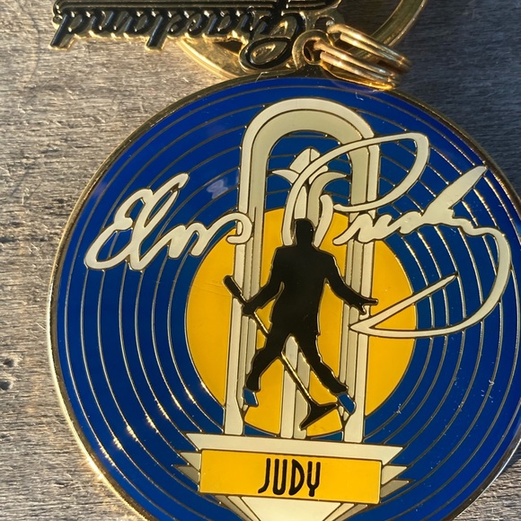 New! not ever used | Set of Two Graceland Key Rings - Picture 5 of 9